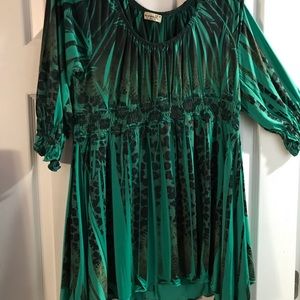 Emerald green tunic by One World